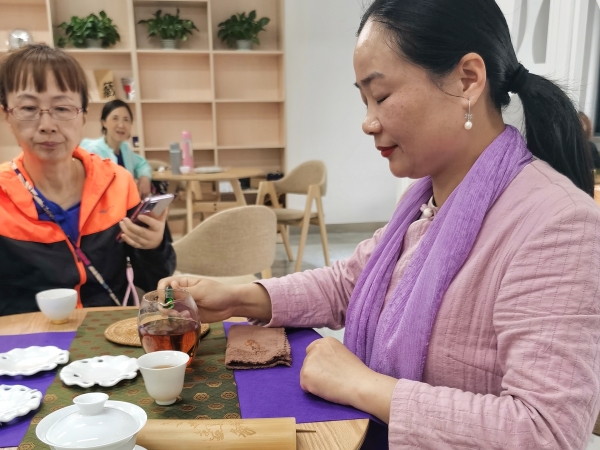 传承文明赏茶艺开云全站 品茗茶香习茶道(图2)