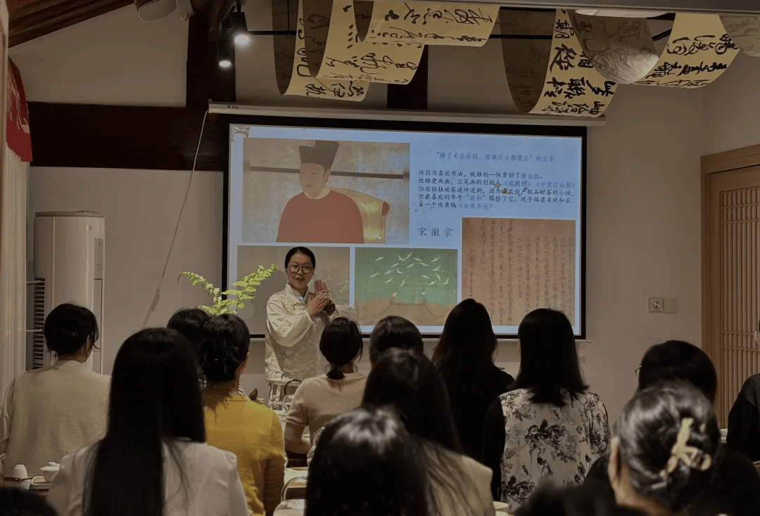 弋阳县总开云全站工会“工会晚八点”第三期职工公益讲堂——茶艺开课啦！(图1)