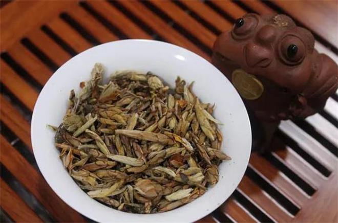 老鹰茶是什么茶？细说老鹰茶的根开云全站源和影响(图5)